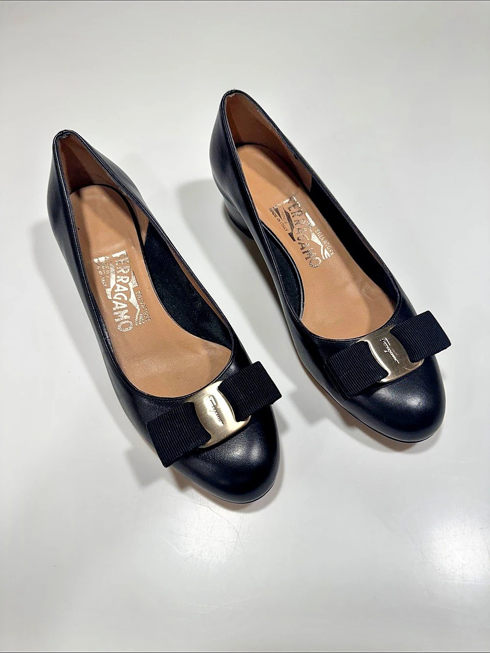Salvatore Ferragamo Vara Bow 30 MM Pump Bow Pumps Black US 6 C